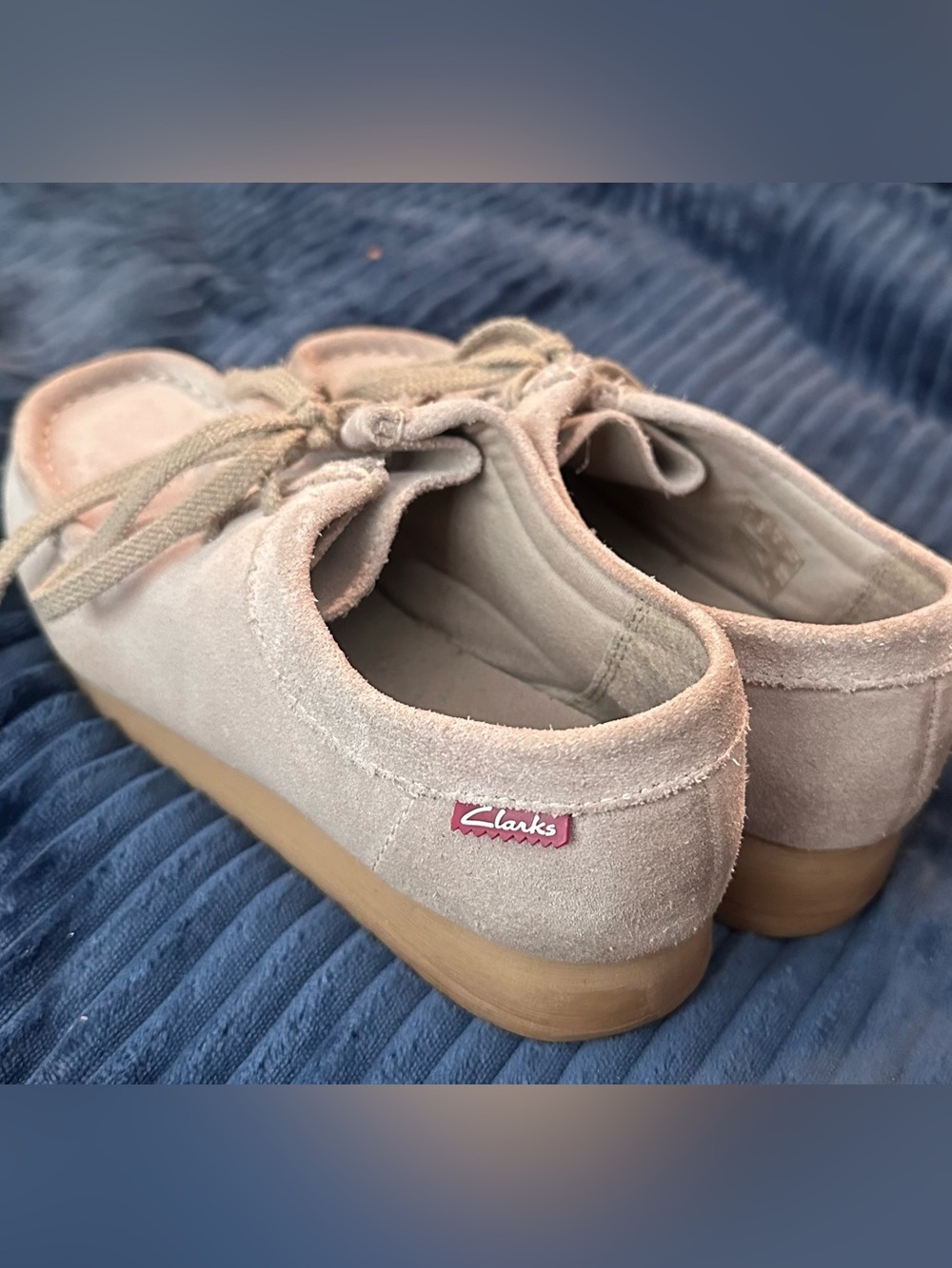 Clarks Wallabees Women's Suede tan Lace-Up Flats